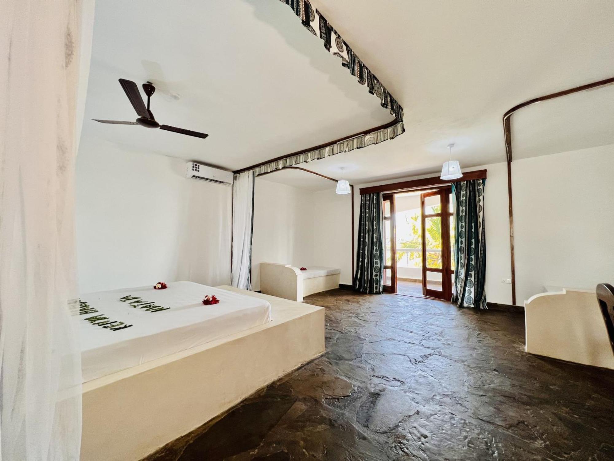 Jacaranda Beach Resort 와타무 외부 사진